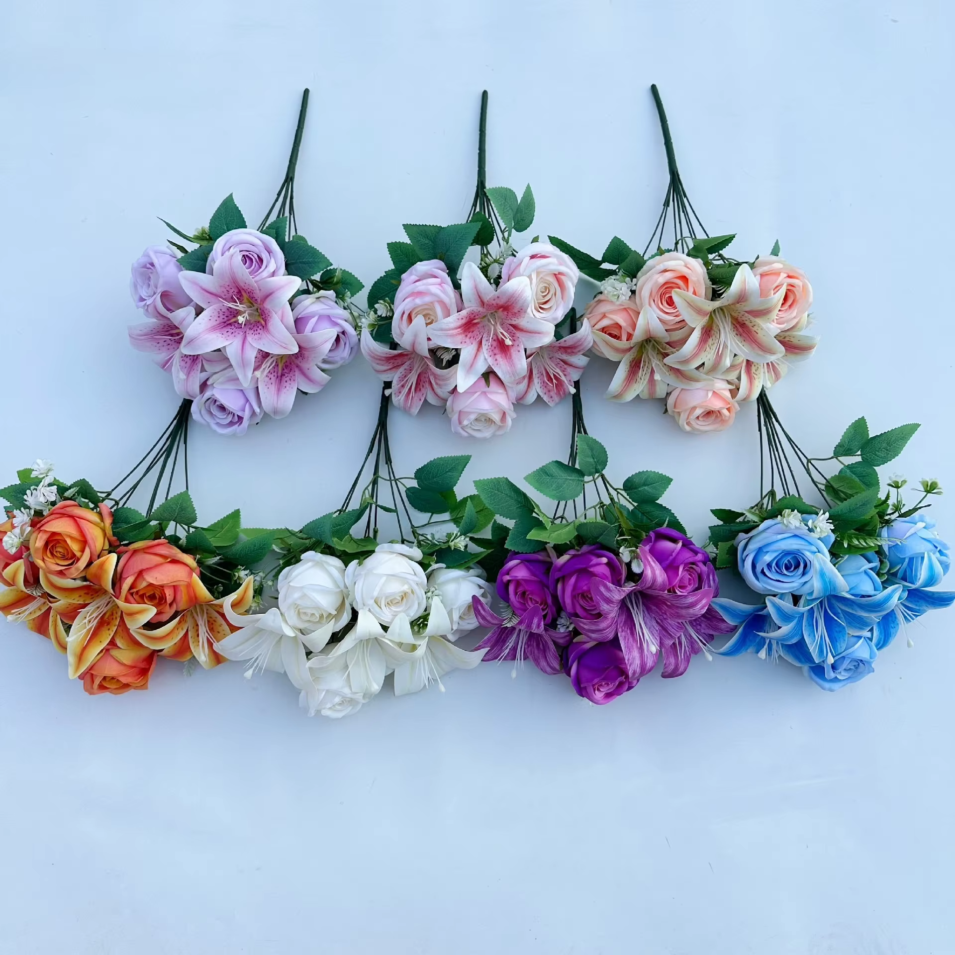 Bouquet de Couleurs Printanières : 9 Tiges de Roses et Lys Mixtes