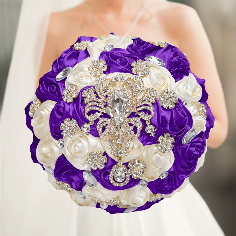 Bouquet de fleurs violettes pour mariage
