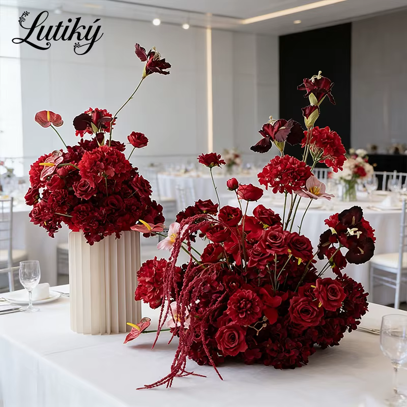 Fleur artificielle rouge bordeaux pour décoration de table