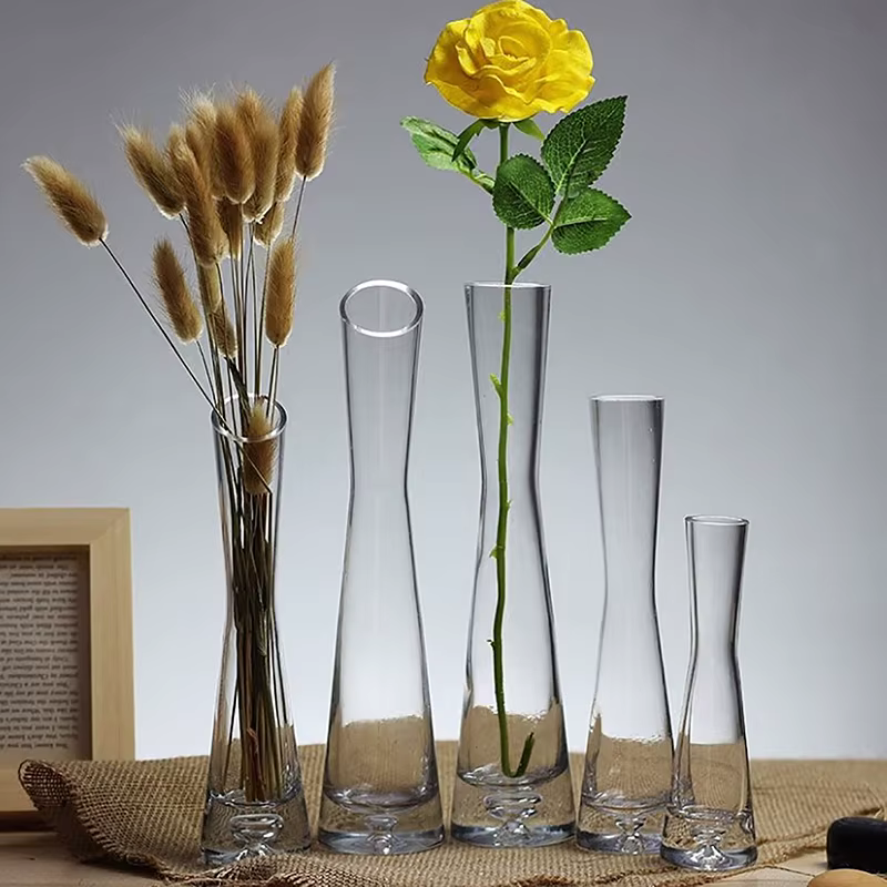Vase à fleurs en verre transparent