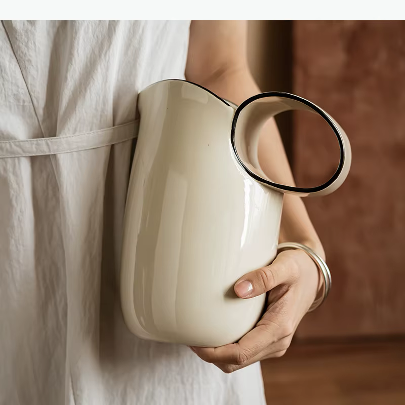 Vase en céramique en forme de pot