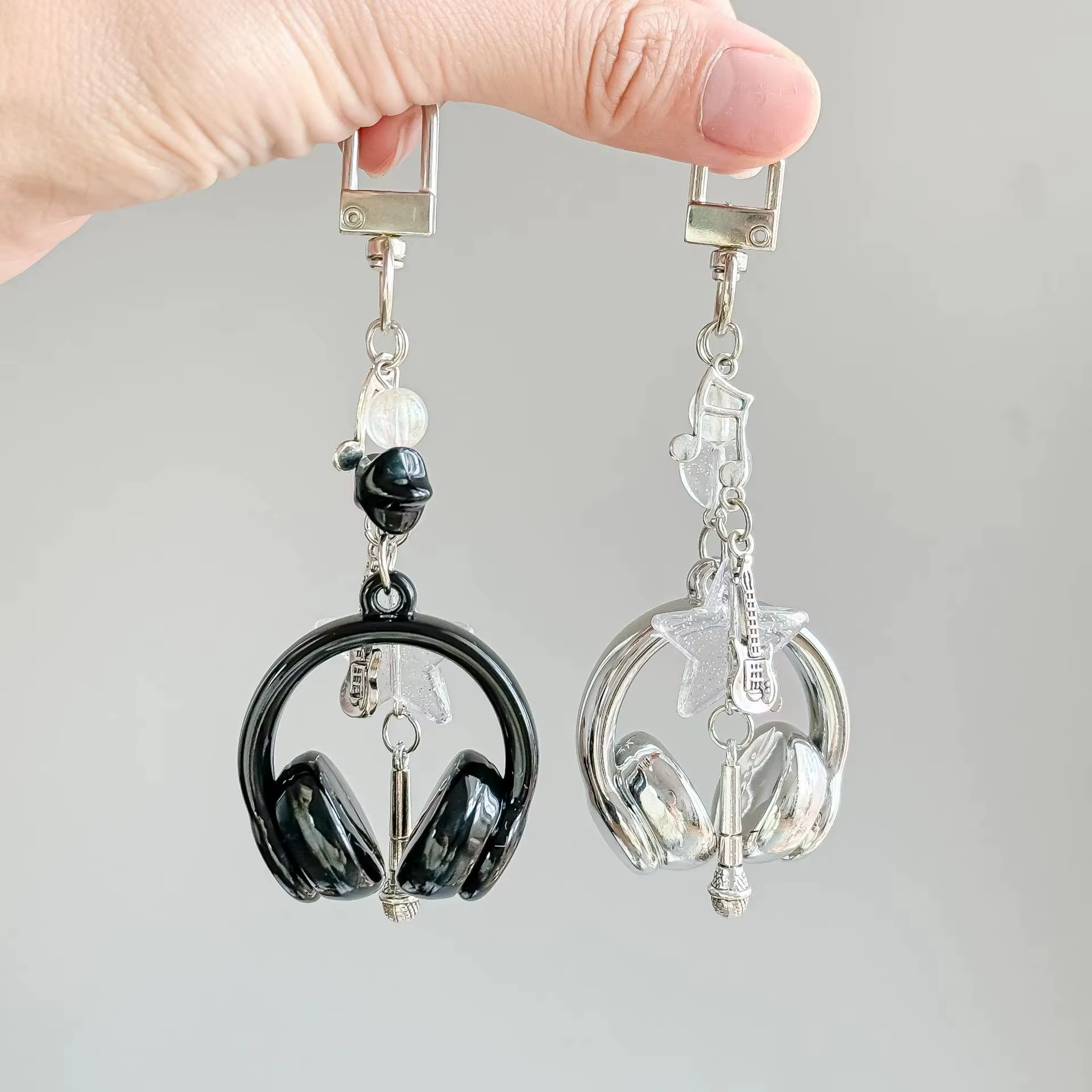 Chaîne de téléphone perlée style Ins avec écouteurs musicaux, porte-clés Y2K créatif pour filles, mini-casque, pendentif de sac, lanière suspendue, cadeau
