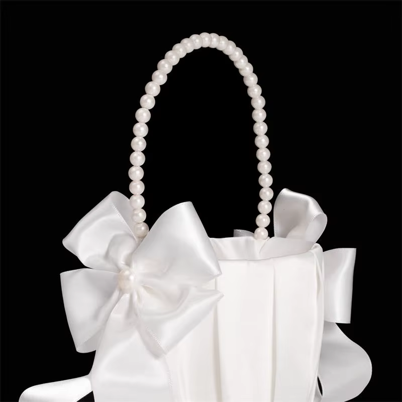 Panier à fleurs avec poignée en perles