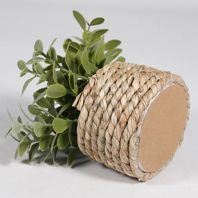 Plante artificielle verte en pot
