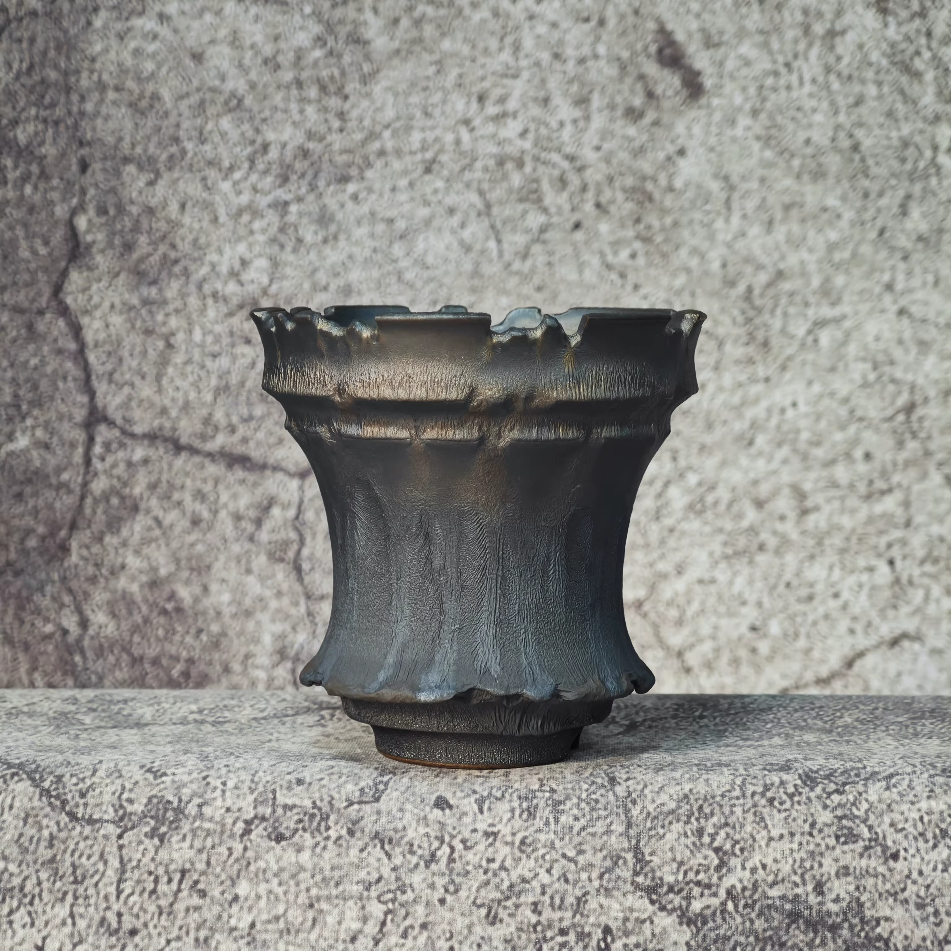 Pot en céramique artisanal Gild Caudex