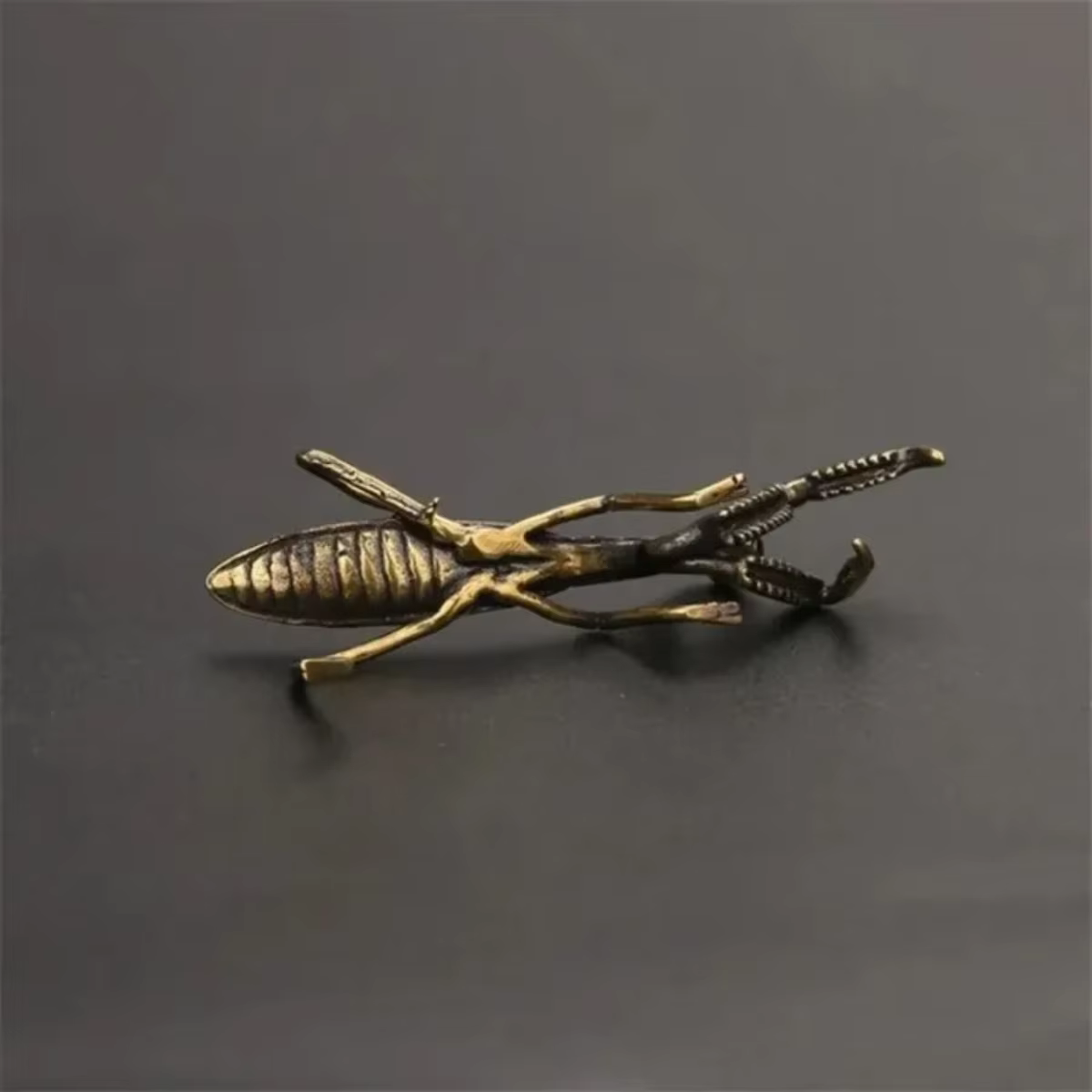 Ornement miniature Mantis en cuivre vintage