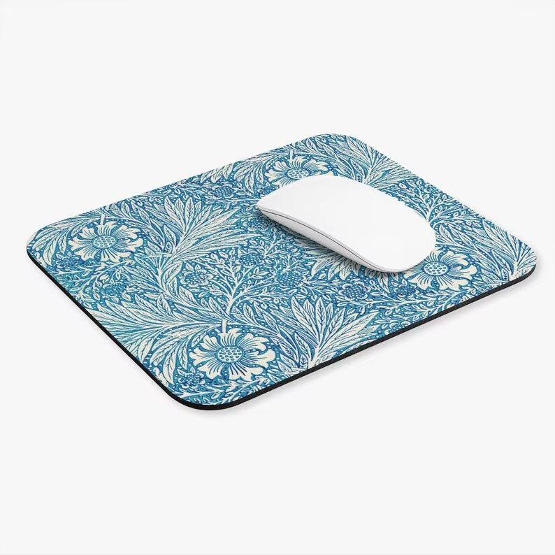 Tapis de souris avec plante de souci bleu