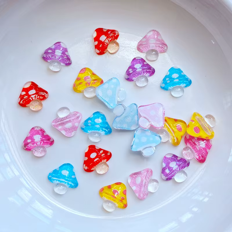 50 pièces Mini figurines artisanales mignonnes en résine de champignon brillant