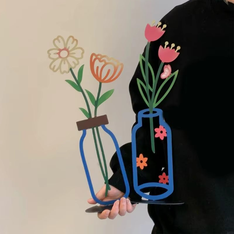 Vase à fleurs en métal