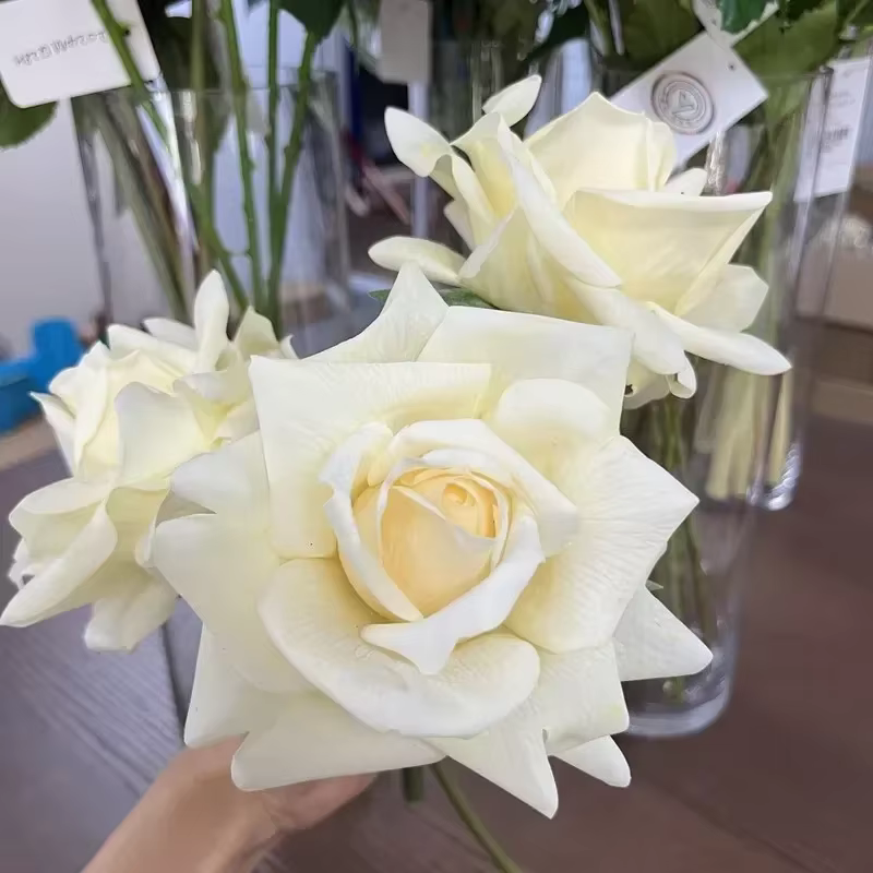 Lot de 10 roses artificielles hydratantes au toucher réel pour décoration de mariage