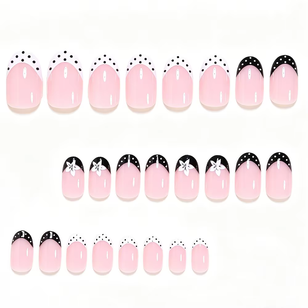 Ongles pressés simples noir et blanc avec fleurs blanches et pois noirs et blancs. 24 faux ongles.
