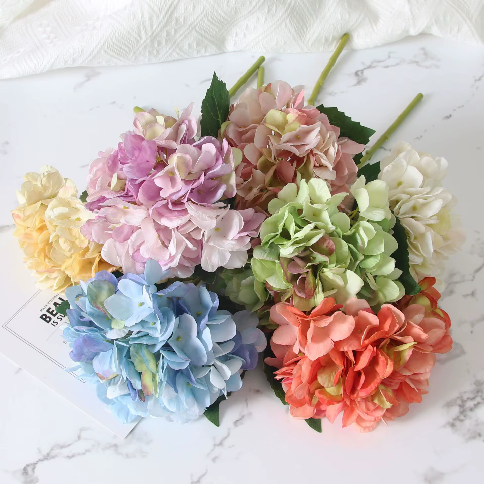 Bouquet de fleurs d'hortensia artificielles violettes