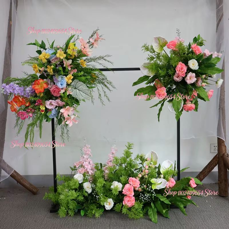 Décoration florale de luxe pour mariage : rangée de plantes vertes