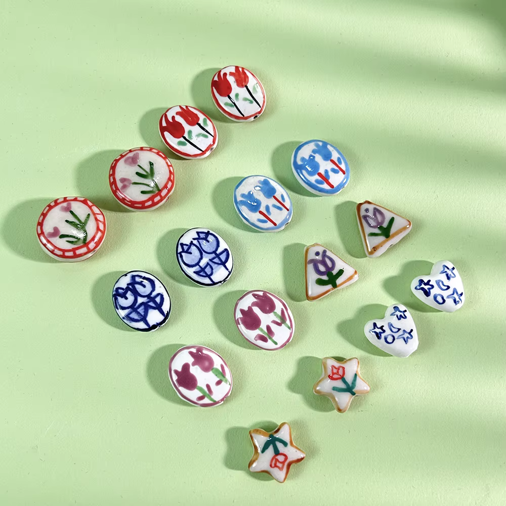 Fleurs en porcelaine peintes à la main