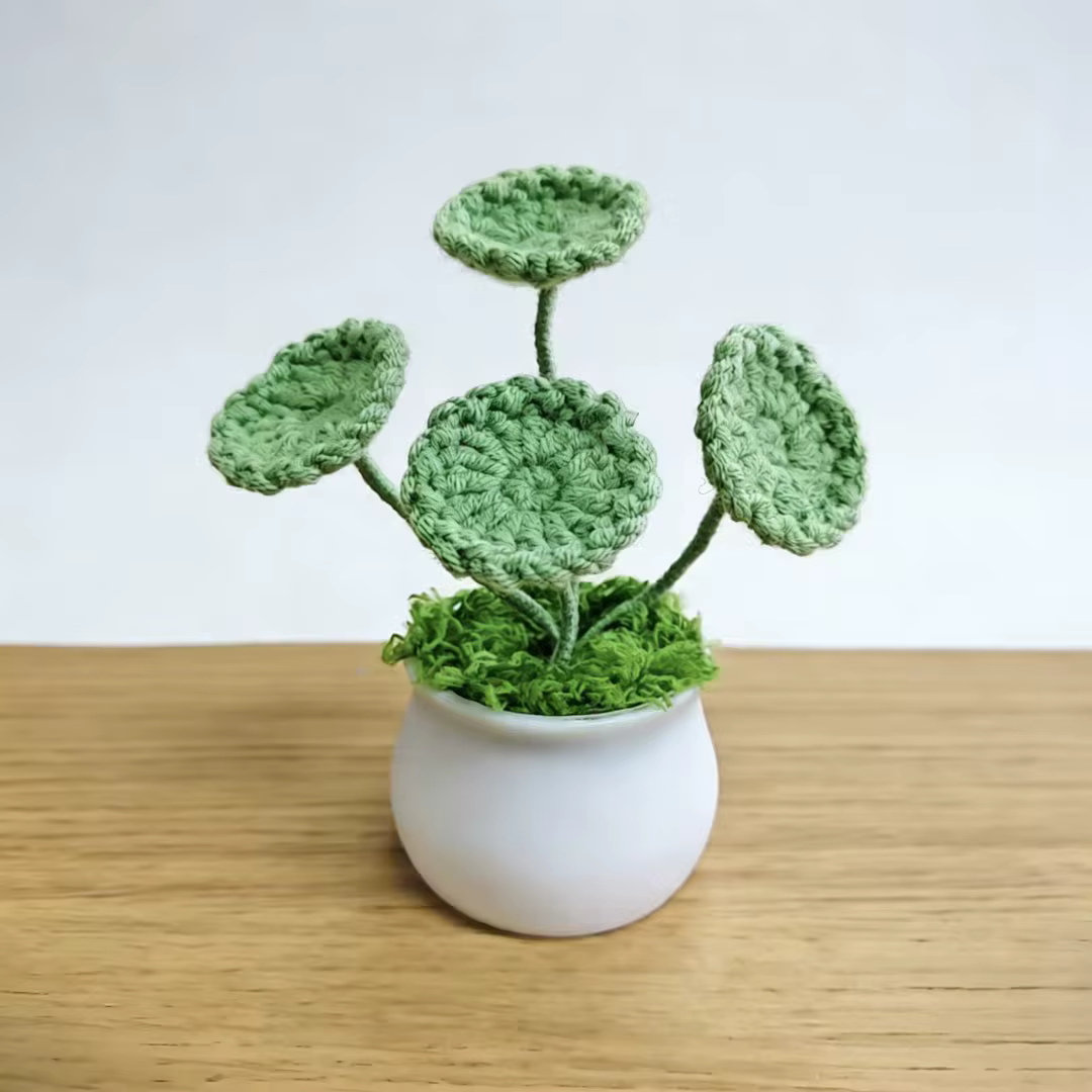 Plante tricotée mignonne en pot à quatre feuilles au crochet