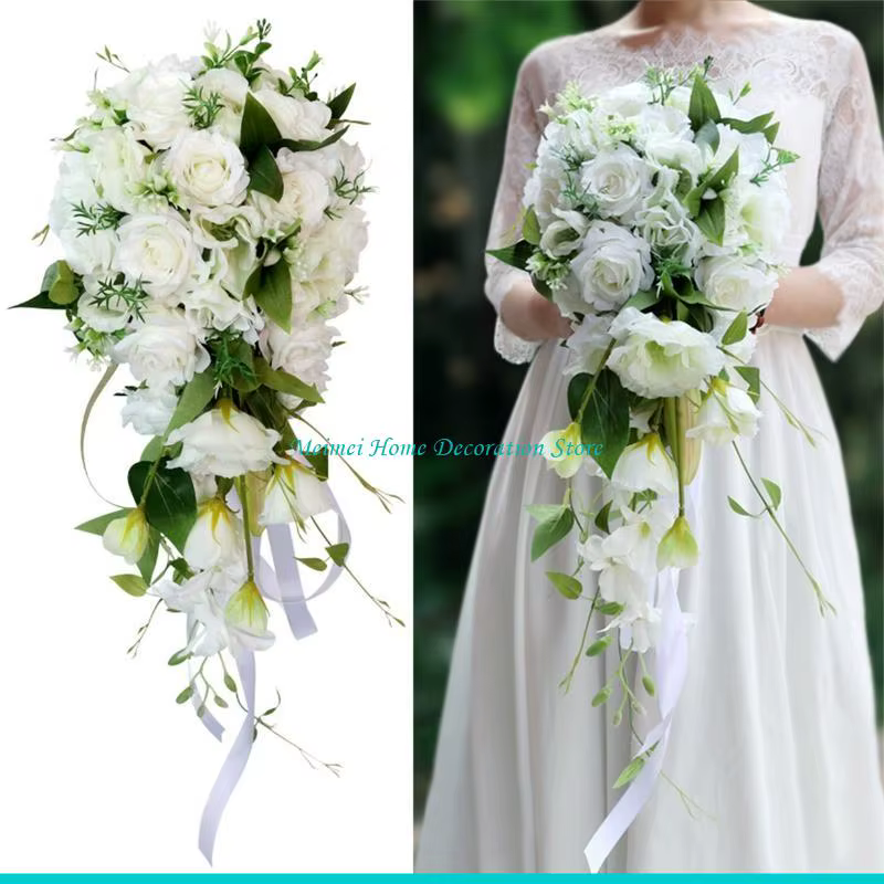 H7BF – Bouquet mariée en roses, cascade romantique, tenant une fleur, mariée