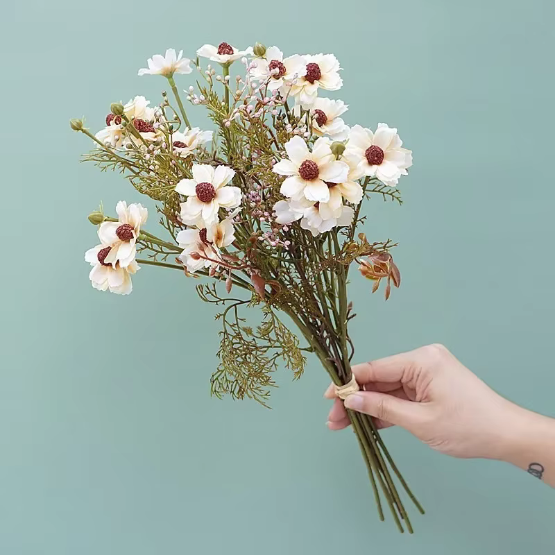 Bouquet de fleurs artificielles vintage