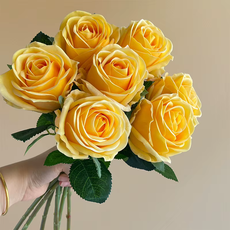 Fleurs artificielles au toucher réel