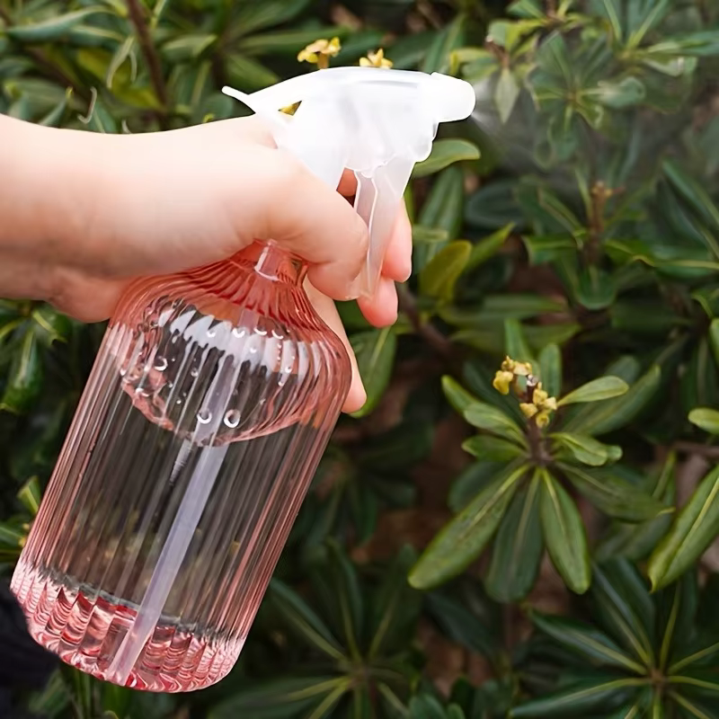 Bouteille de pulvérisation vide pour plantes