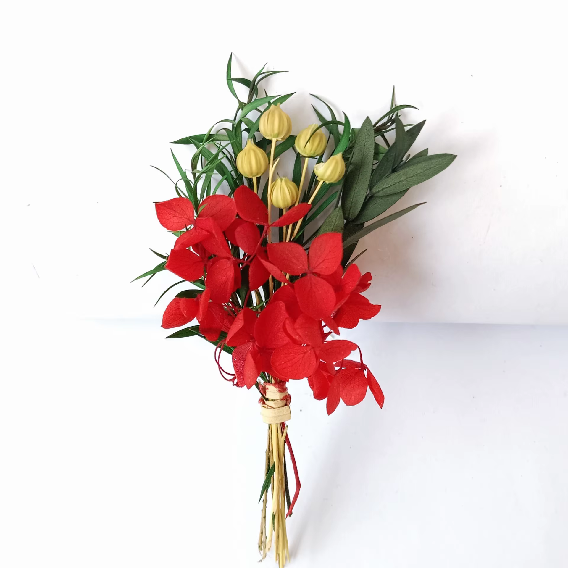 Bouquet de fleurs séchées vibrantes