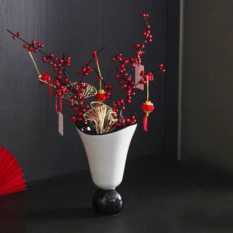 Vase décoratif d'art moderne
