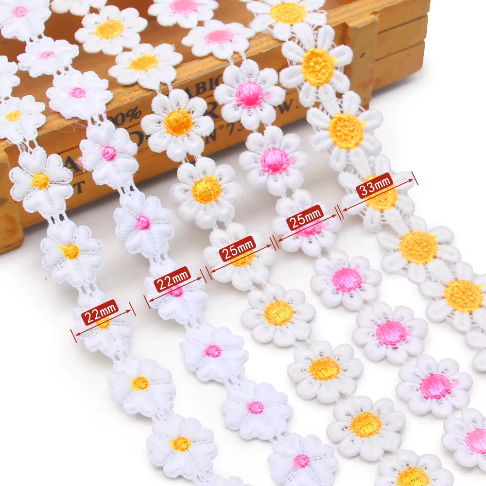 Garniture en dentelle de fleur de marguerite colorée