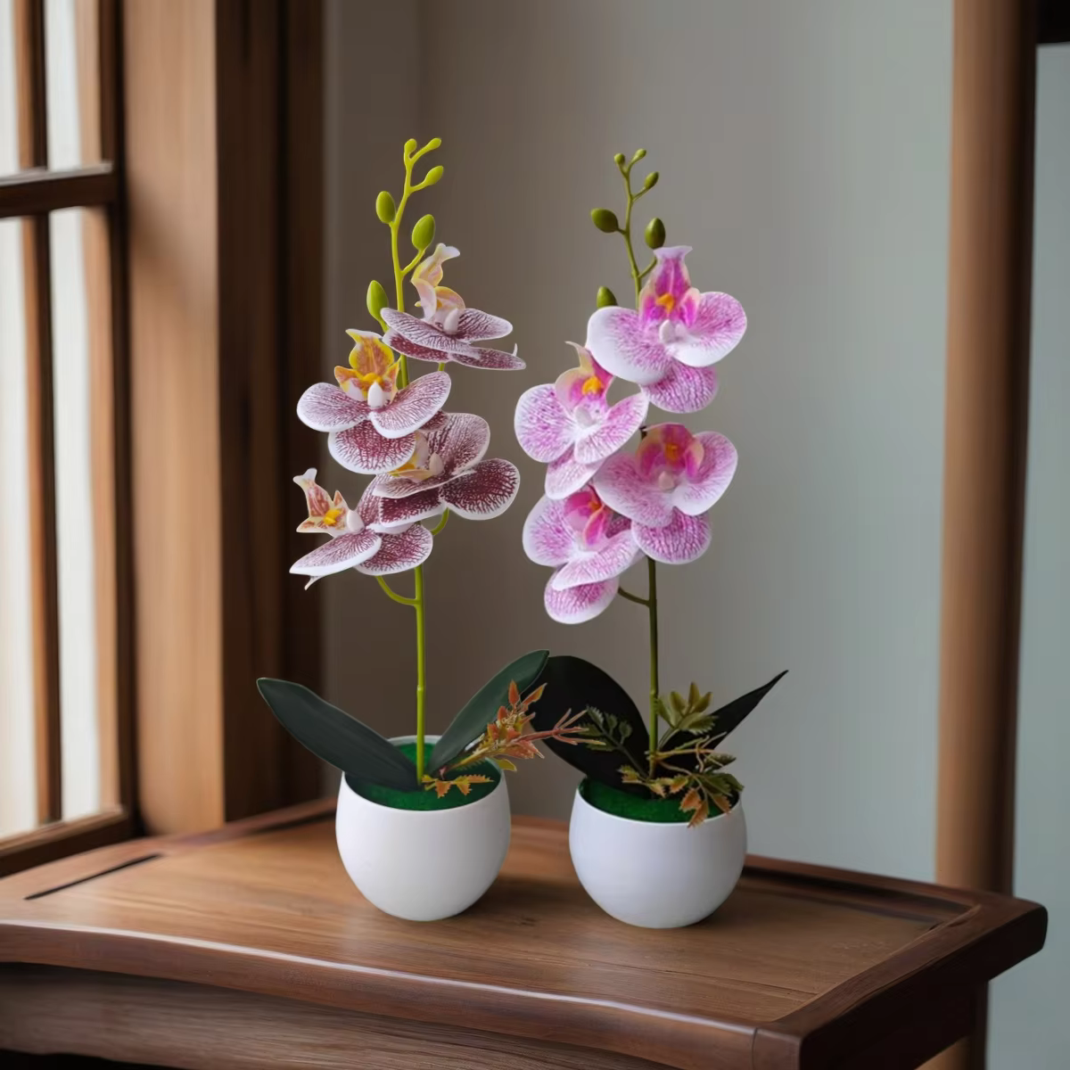Plante en pot d'orchidée artificielle réaliste avec Pot en plastique pour la décoration de pièce maîtresse de table