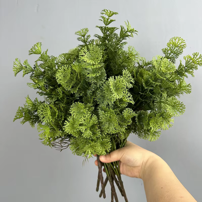 Plante florale en plastique