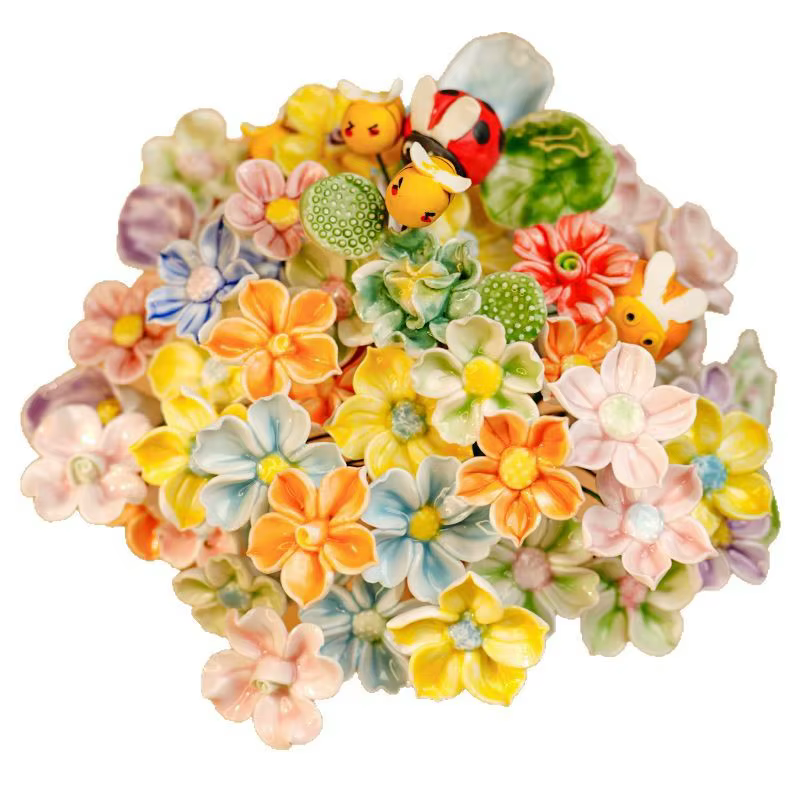 Fleurs en céramique fabriquées à la main