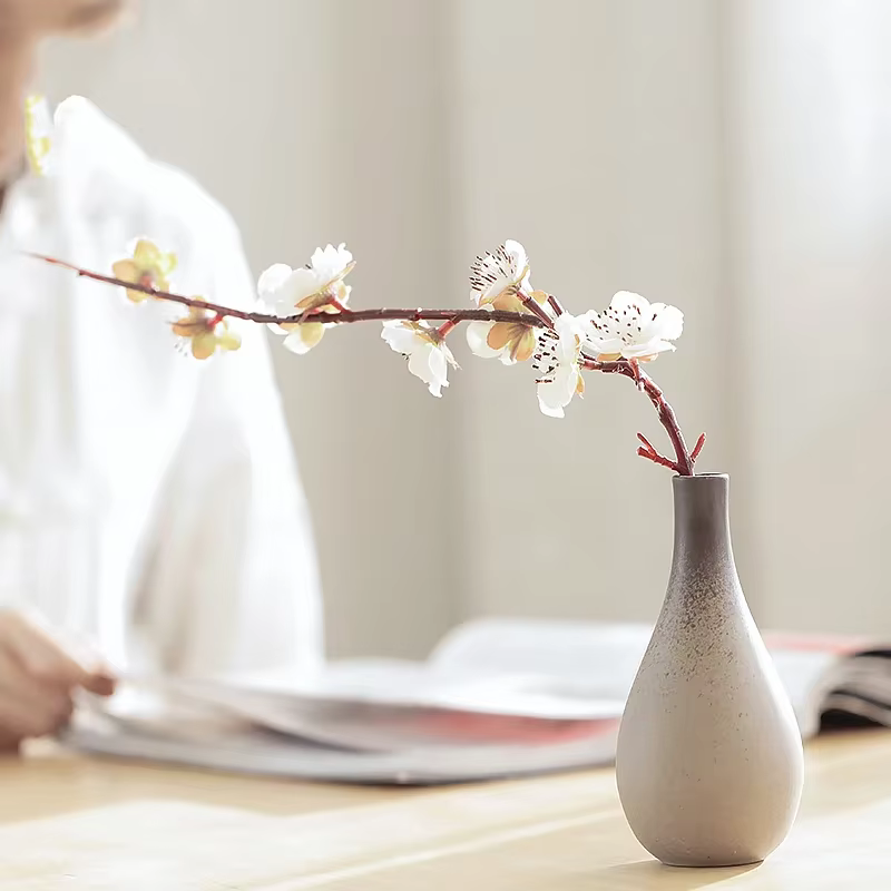 Petit vase en poterie chinoise