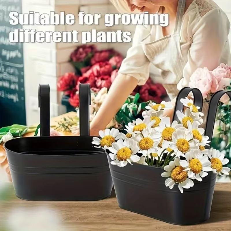 Pots de fleurs en fer avec trous et crochets de proximité