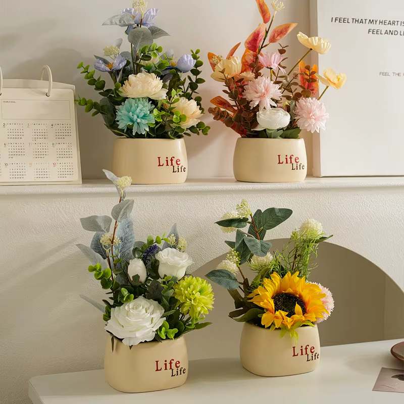 Plante artificielle décorative en pot de petite taille