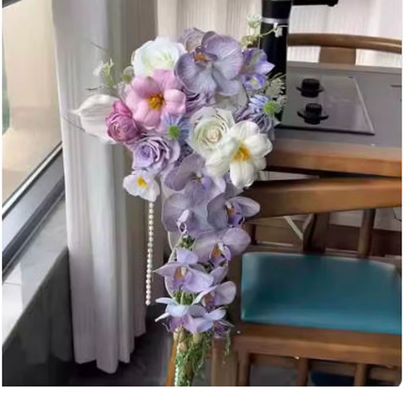 Bouquet de mariée cascade de perles et d'orchidées papillon - Fleur d'iris à main pour cérémonie de mariage et photographie en studio