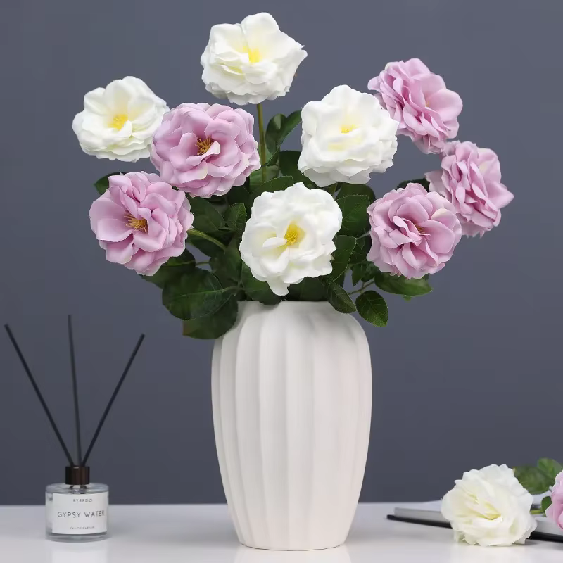 Roses rouges en soie, Simulation florale