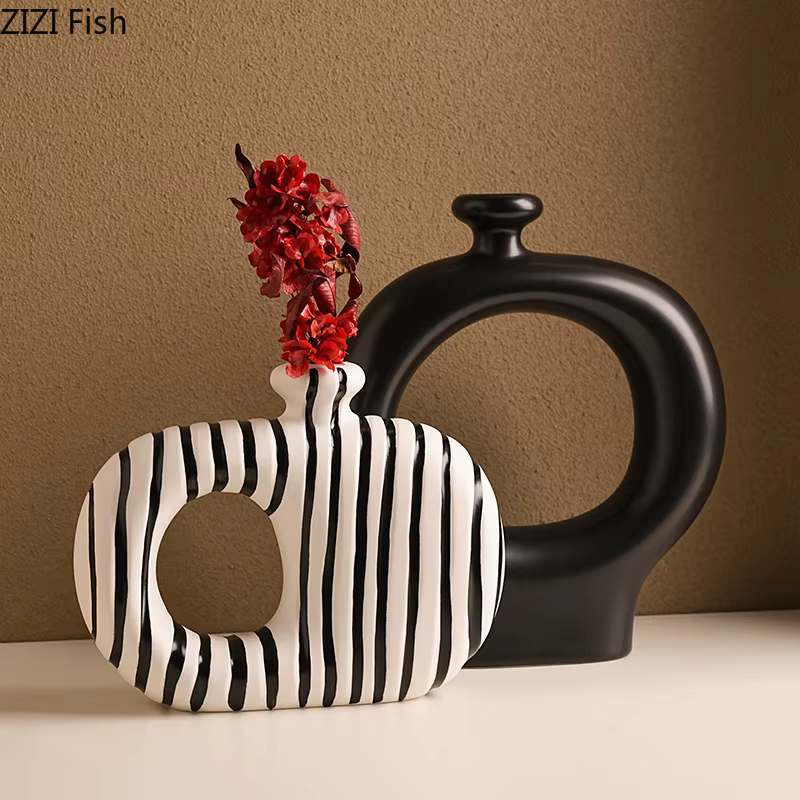 Vase en céramique à rayures zébrées