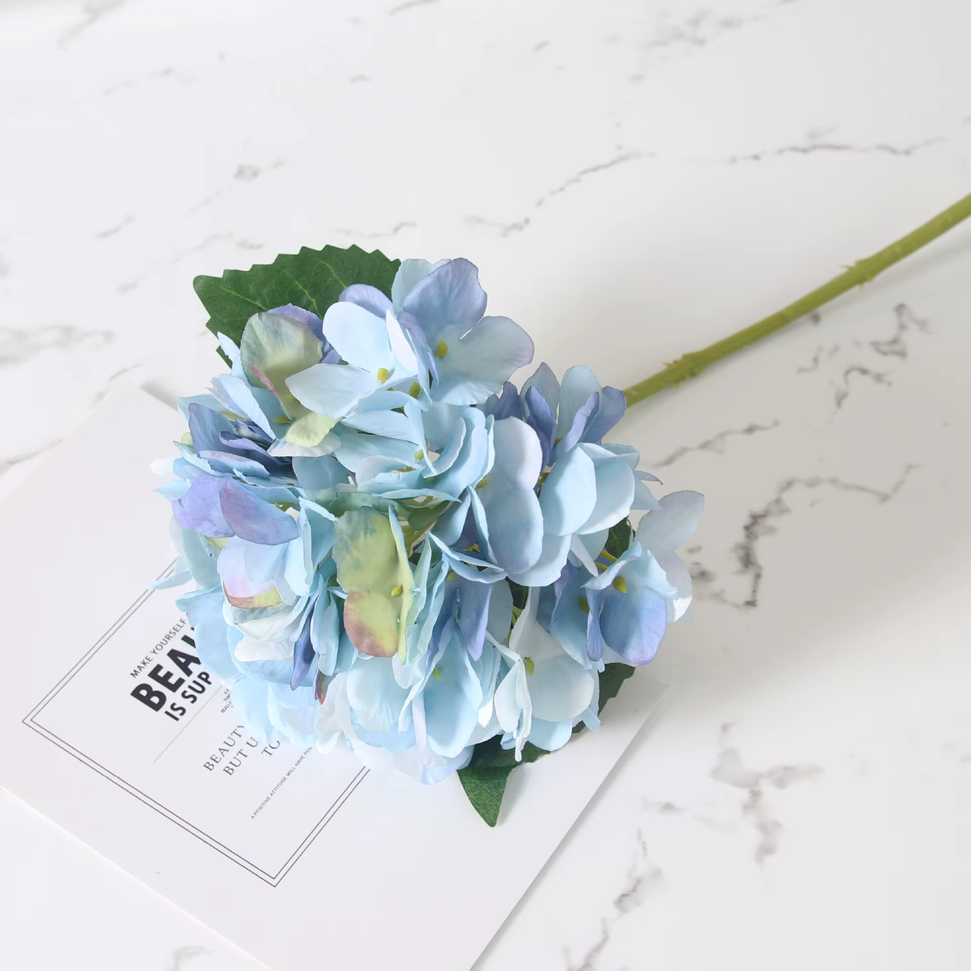 Bouquet de fleurs d'hortensia artificielles violettes