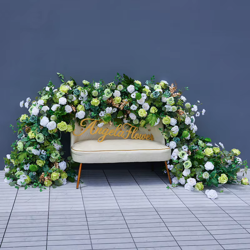 Champagne blanc verdure feuilles canapé coureur Arrangement Floral décor mariage toile de fond KT conseil événement scène sol fleurs A8704