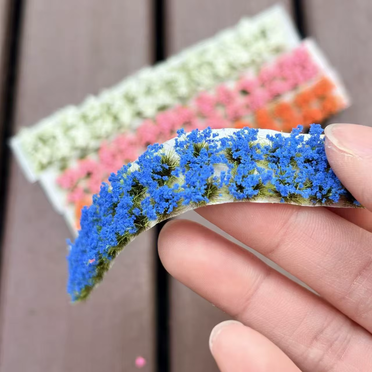 Boîte de 4 mini-clusters de fleurs de couleurs variées pour modèle architectural miniature