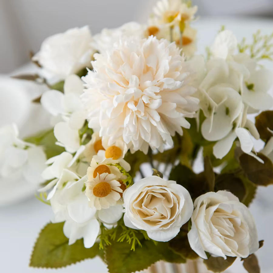 Combinaison de fleurs artificielles de camomille