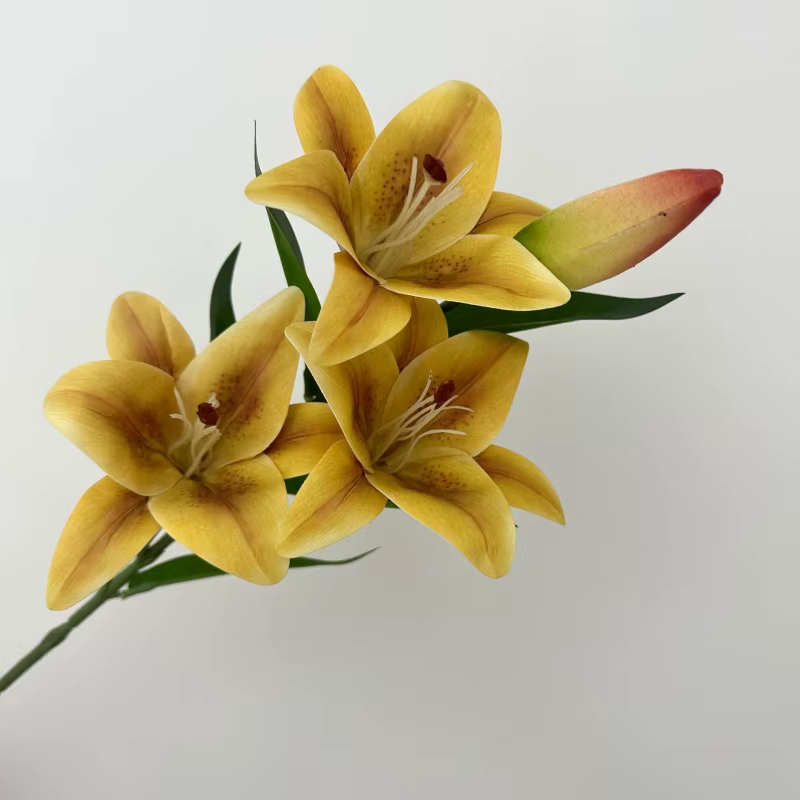 5PCS Branche de Fleur de Lys Artificielle Réaliste Imprimée en 3D Plante de Lys à 3 Têtes pour Décoration Florale de Mariage