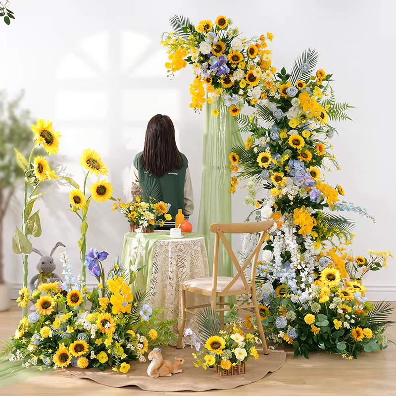 Arrangement de fleurs suspendues orchidées tournesol jaune
