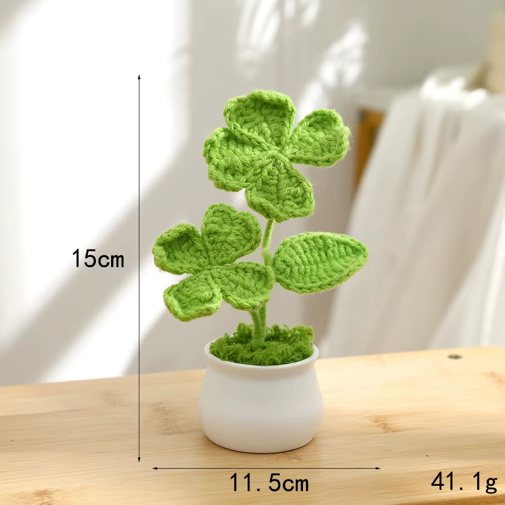 Plante tricotée mignonne en pot à quatre feuilles au crochet