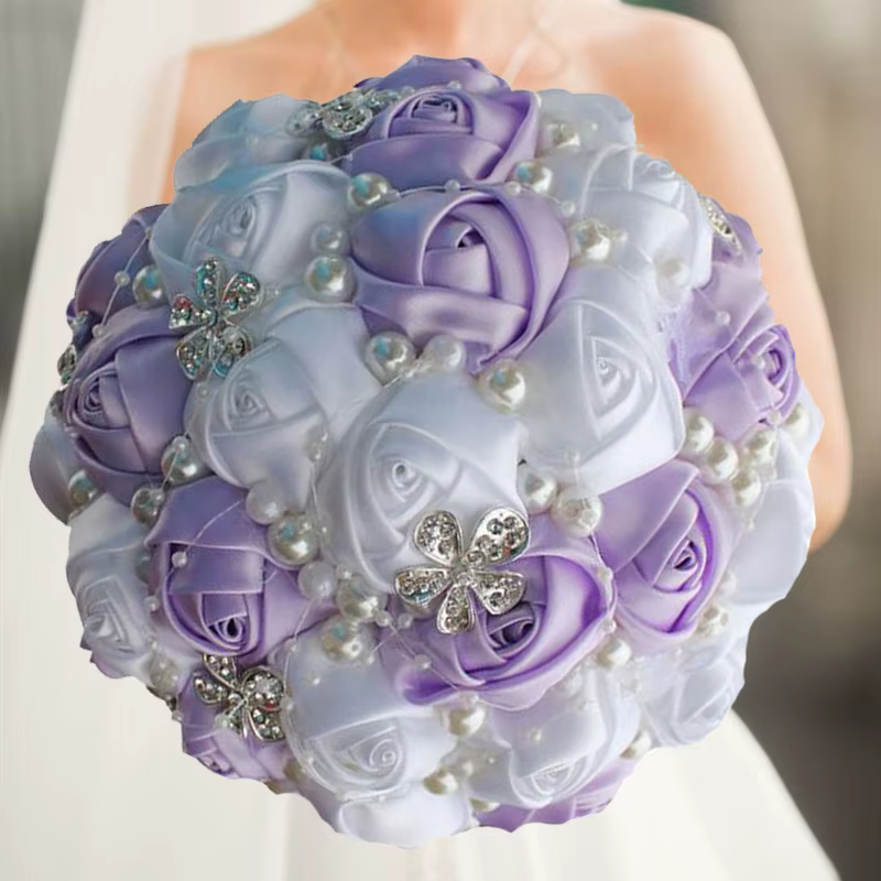 Bouquet de fleurs violettes pour mariage