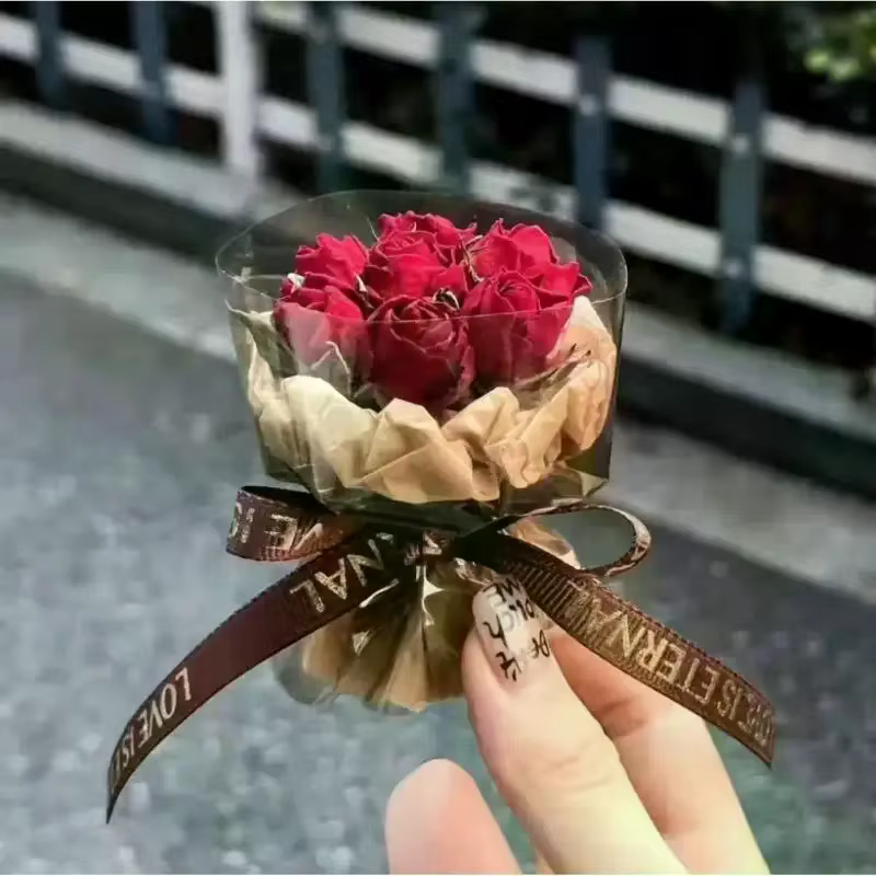 Bouquet de roses artificielles pour Noël