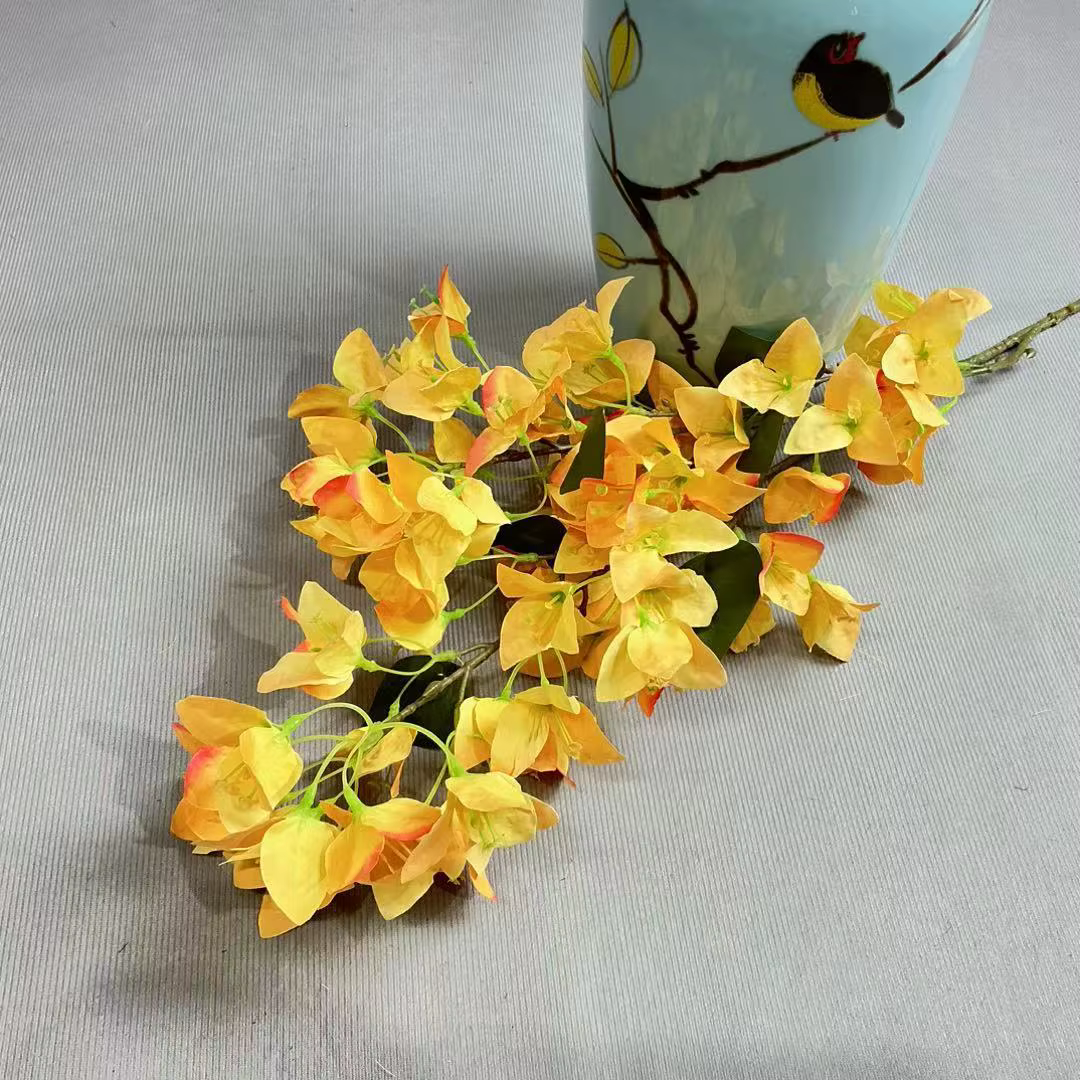 Une branche de fleur de bougainville artificielle