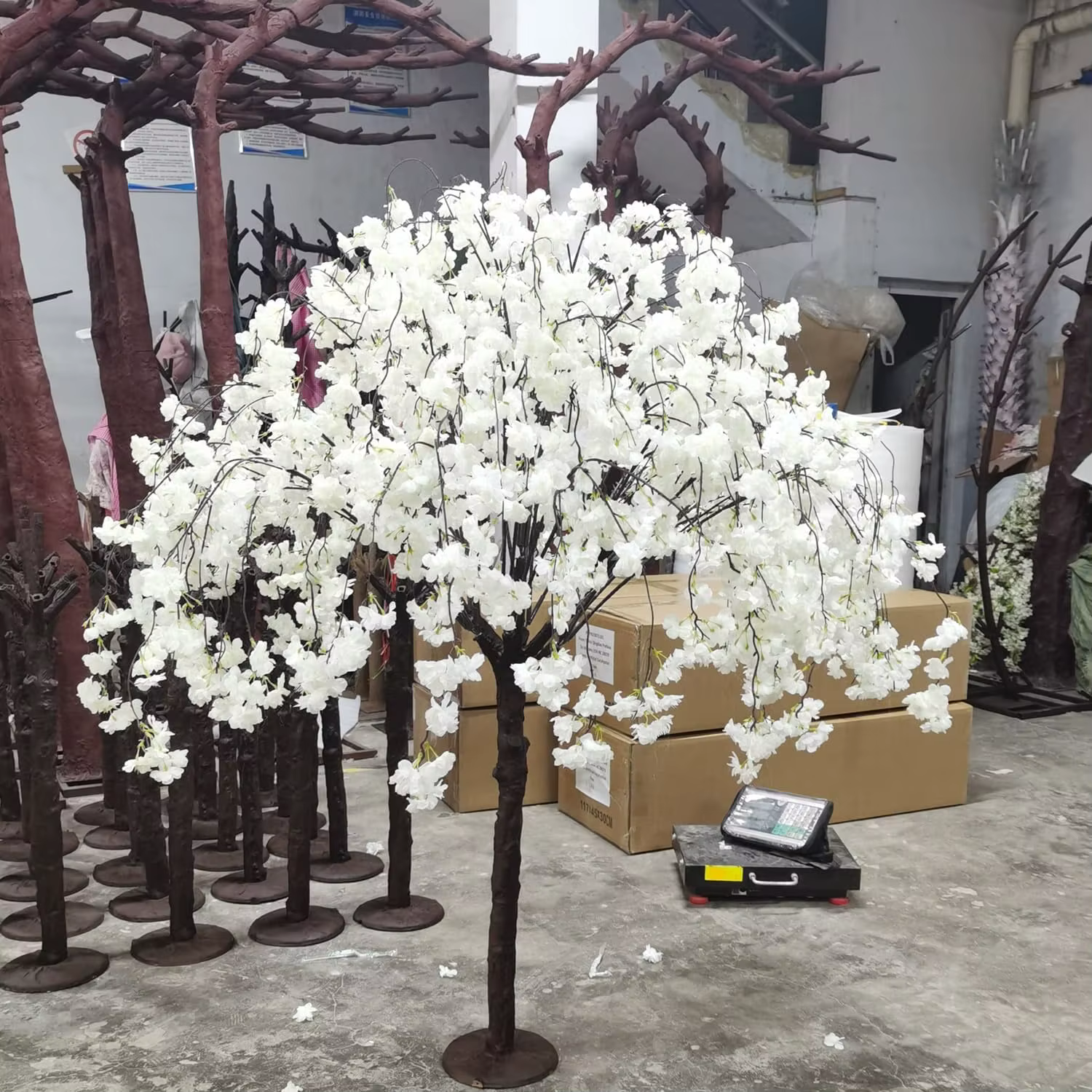 Plantes de saule pleureur d'arbre de fleurs artificielles