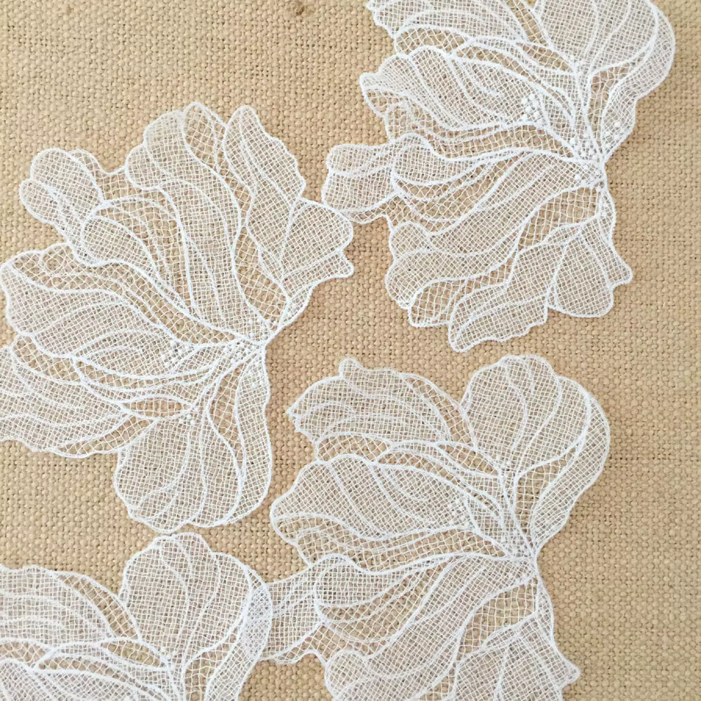 Patch de fleurs en maille blanche
