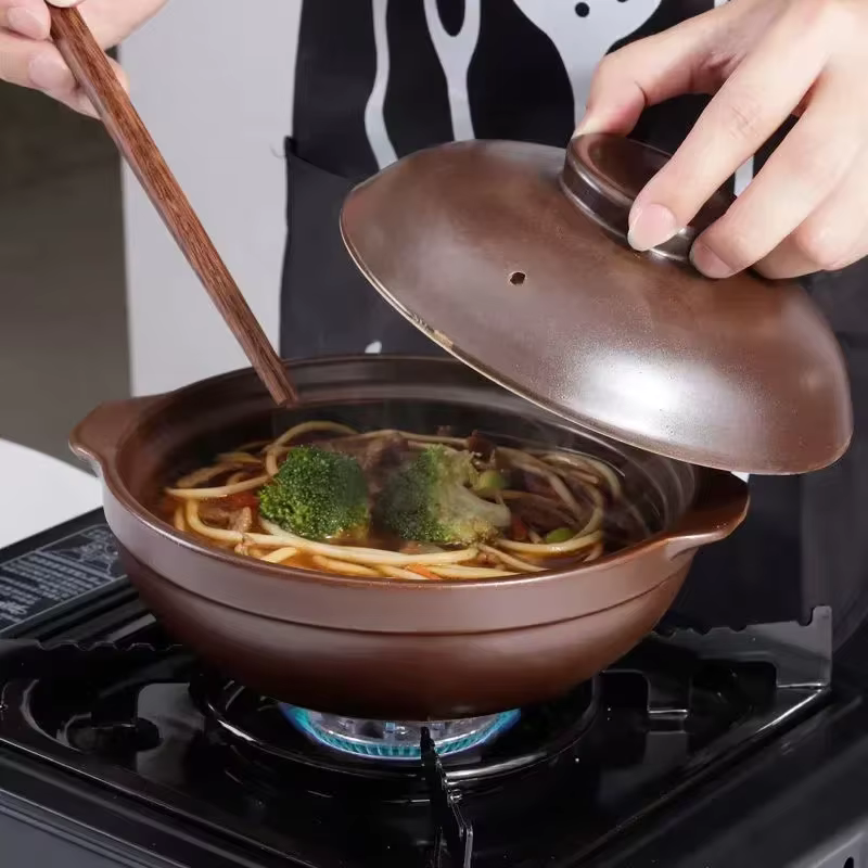 Casserole en poterie jetable