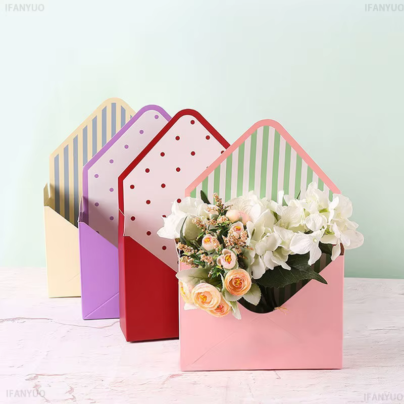 Boîte Cadeau Bouquet de Fleurs Romantique avec Enveloppe Florale