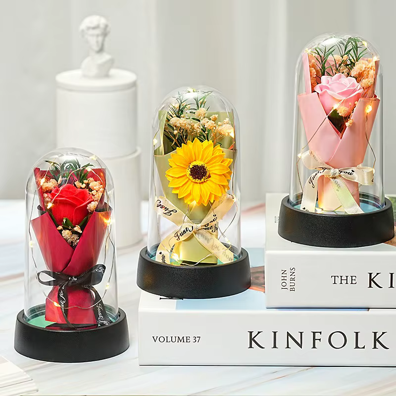 Bouquet de roses éternelles en forme de dôme en verre LED